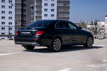 Продажа Mercedes-Benz E-Класс V (W213, S213, C238) 220 d 2.0 AT (194 л.с.) 2019 Черный в Автодом
