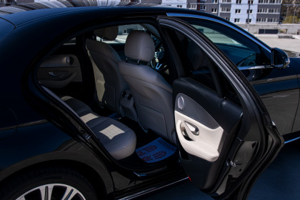 Продажа Mercedes-Benz E-Класс V (W213, S213, C238) 220 d 2.0 AT (194 л.с.) 2019 Черный в Автодом