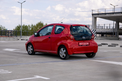 Продажа Toyota Aygo I 1.0 MT (67 л.с.) 2007 Красный в Автодом