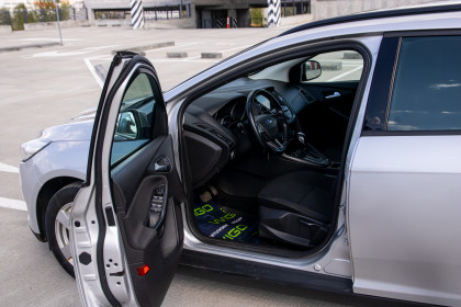 Продажа Ford Focus III Рестайлинг 1.5 AMT (120 л.с.) 2017 Серебристый в Автодом