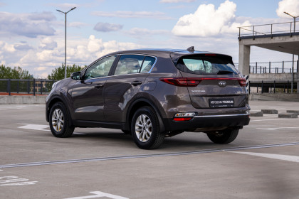 Продажа Kia Sportage IV Рестайлинг 2.0 AT (150 л.с.) 2019 Коричневый в Автодом