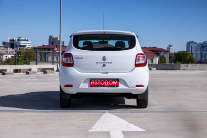Продажа Renault Sandero II Рестайлинг 1.6 MT (82 л.с.) 2019 Белый в Автодом