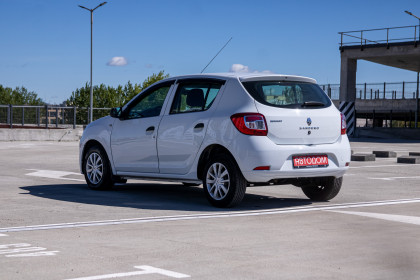 Продажа Renault Sandero II Рестайлинг 1.6 MT (82 л.с.) 2018 Белый в Автодом