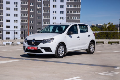 Купить Renault Sandero II Рестайлинг 1.6 MT (82 л.с.) 2018 Белый в Автодом Продажа Renault Sandero II Рестайлинг 1.6 MT (82 л.с.) 2018 Белый в Автодом