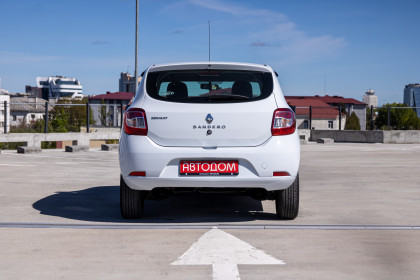 Продажа Renault Sandero II Рестайлинг 1.6 MT (82 л.с.) 2018 Белый в Автодом