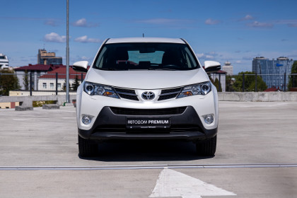 Продажа Toyota RAV4 IV (XA40) 2.0 CVT (146 л.с.) 2014 Белый в Автодом