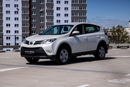 Продажа Toyota RAV4 IV (XA40) 2.0 CVT (146 л.с.) 2014 Белый в Автодом