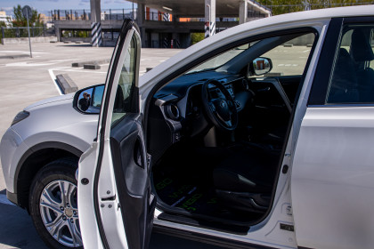 Продажа Toyota RAV4 IV (XA40) 2.0 CVT (146 л.с.) 2014 Белый в Автодом