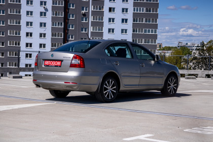 Продажа Skoda Octavia II (A5) Рестайлинг 1.9 AMT (105 л.с.) 2009 Белый в Автодом