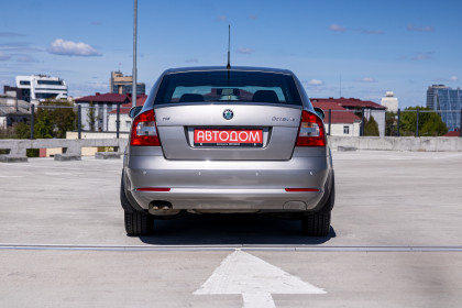 Продажа Skoda Octavia II (A5) Рестайлинг 1.9 AMT (105 л.с.) 2009 Белый в Автодом