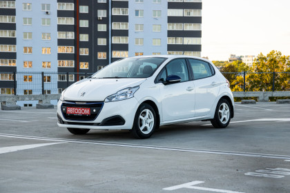 Купить Peugeot 208 I Рестайлинг 1.0 MT (68 л.с.) 2015 Белый в Автодом Продажа Peugeot 208 I Рестайлинг 1.0 MT (68 л.с.) 2015 Белый в Автодом