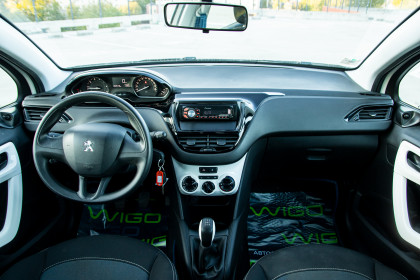 Продажа Peugeot 208 I Рестайлинг 1.0 MT (68 л.с.) 2015 Белый в Автодом