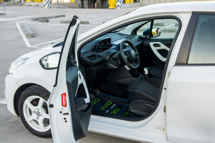 Продажа Peugeot 208 I Рестайлинг 1.0 MT (68 л.с.) 2015 Белый в Автодом