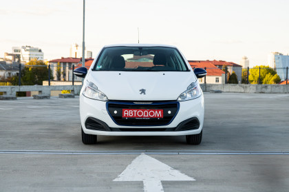 Продажа Peugeot 208 I Рестайлинг 1.0 MT (68 л.с.) 2015 Белый в Автодом