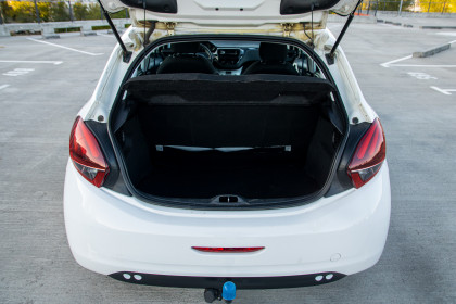 Продажа Peugeot 208 I Рестайлинг 1.0 MT (68 л.с.) 2015 Белый в Автодом