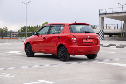 Продажа Skoda Fabia II 1.2 MT (70 л.с.) 2009 Красный в Автодом