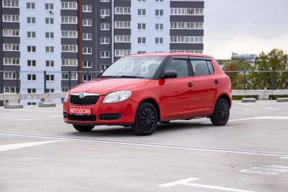 Продажа Skoda Fabia II 1.2 MT (70 л.с.) 2009 Красный в Автодом