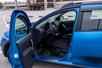 Продажа Renault Sandero II Stepway 1.6 AT (102 л.с.) 2017 Синий в Автодом