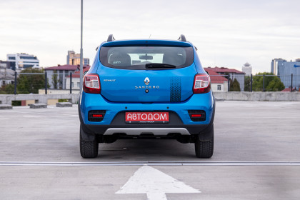 Продажа Renault Sandero II Stepway 1.6 AT (102 л.с.) 2017 Синий в Автодом