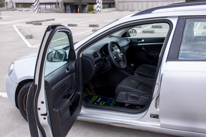 Продажа Volkswagen Golf VI 1.6 MT (105 л.с.) 2010 Серый в Автодом