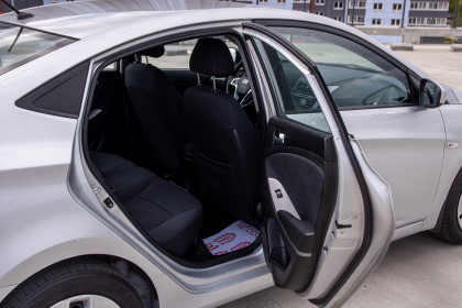 Продажа Hyundai Solaris I Рестайлинг 1.4 MT (107 л.с.) 2014 Серебристый в Автодом