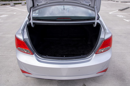Продажа Hyundai Solaris I Рестайлинг 1.4 MT (107 л.с.) 2014 Серебристый в Автодом