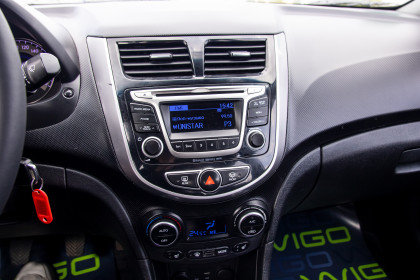 Продажа Hyundai Solaris I Рестайлинг 1.4 MT (107 л.с.) 2014 Серебристый в Автодом