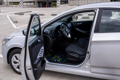 Продажа Hyundai Solaris I Рестайлинг 1.4 MT (107 л.с.) 2014 Серебристый в Автодом