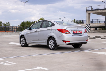 Продажа Hyundai Solaris I Рестайлинг 1.4 MT (107 л.с.) 2014 Серебристый в Автодом