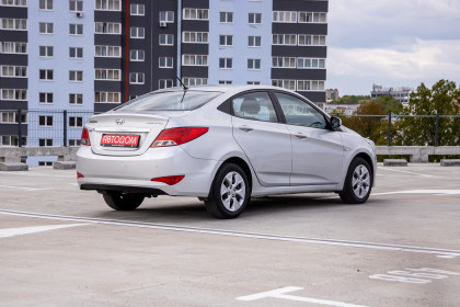Продажа Hyundai Solaris I Рестайлинг 1.4 MT (107 л.с.) 2014 Серебристый в Автодом