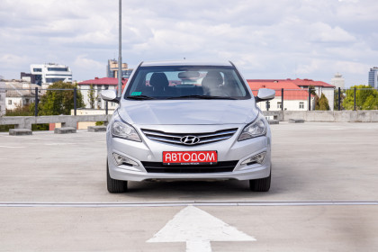 Продажа Hyundai Solaris I Рестайлинг 1.4 MT (107 л.с.) 2014 Серебристый в Автодом