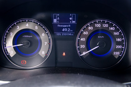 Продажа Hyundai Solaris I Рестайлинг 1.4 MT (107 л.с.) 2014 Серебристый в Автодом