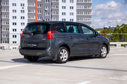Продажа Peugeot 5008 I Рестайлинг 1.6 MT (120 л.с.) 2015 Серый в Автодом