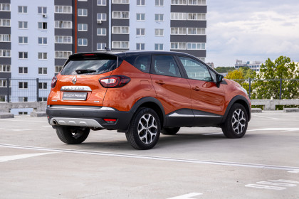 Продажа Renault Kaptur I 2.0 AT (143 л.с.) 2016 Оранжевый в Автодом