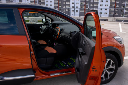 Продажа Renault Kaptur I 2.0 AT (143 л.с.) 2016 Оранжевый в Автодом