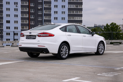 Продажа Ford Fusion (North America) II Рестайлинг 1.5 AT (184 л.с.) 2019 Белый в Автодом