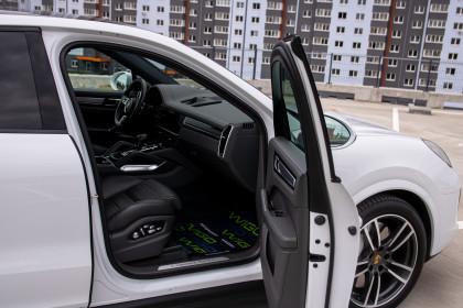 Продажа Porsche Cayenne III Turbo 4.0 AT (550 л.с.) 2019 Белый в Автодом