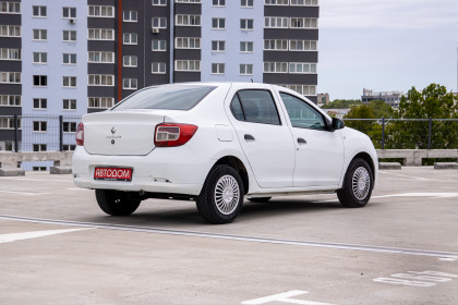 Продажа Renault Logan II 1.6 MT (82 л.с.) 2017 Белый в Автодом