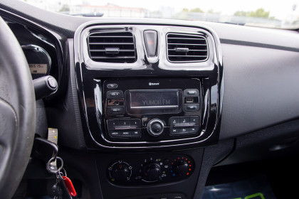 Продажа Renault Logan II 1.6 MT (82 л.с.) 2017 Белый в Автодом