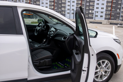Продажа Chevrolet Equinox III Рестайлинг 1.5 AT (173 л.с.) 2022 Белый в Автодом