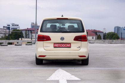 Продажа Volkswagen Touran I Рестайлинг 2 EcoFuel 1.4 AMT (150 л.с.) 2014 Желтый в Автодом