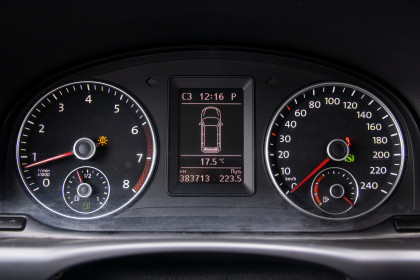 Продажа Volkswagen Touran I Рестайлинг 2 EcoFuel 1.4 AMT (150 л.с.) 2014 Желтый в Автодом
