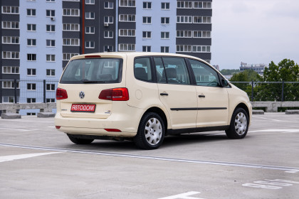 Продажа Volkswagen Touran I Рестайлинг 2 EcoFuel 1.4 AMT (150 л.с.) 2014 Желтый в Автодом
