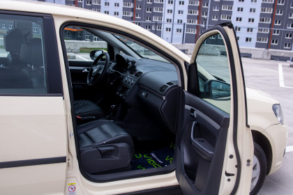 Продажа Volkswagen Touran I Рестайлинг 2 EcoFuel 1.4 AMT (150 л.с.) 2014 Желтый в Автодом