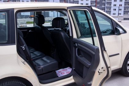 Продажа Volkswagen Touran I Рестайлинг 2 EcoFuel 1.4 AMT (150 л.с.) 2014 Желтый в Автодом