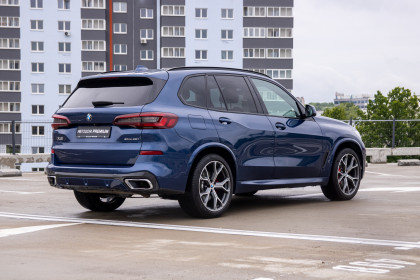 Продажа BMW X5 IV (G05/G18) 40i 3.0 AT (340 л.с.) 2021 Синий в Автодом