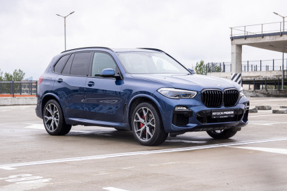 Продажа BMW X5 IV (G05/G18) 40i 3.0 AT (340 л.с.) 2021 Синий в Автодом