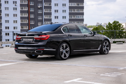 Продажа BMW 7 серии VI (G11/G12) 730Ld xDrive 3.0 AT (265 л.с.) 2016 Черный в Автодом