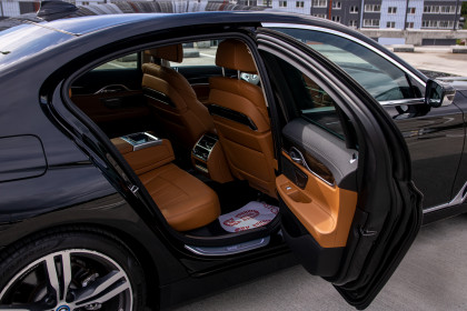 Продажа BMW 7 серии VI (G11/G12) 730Ld xDrive 3.0 AT (265 л.с.) 2016 Черный в Автодом