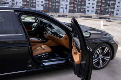 Продажа BMW 7 серии VI (G11/G12) 730Ld xDrive 3.0 AT (265 л.с.) 2016 Черный в Автодом